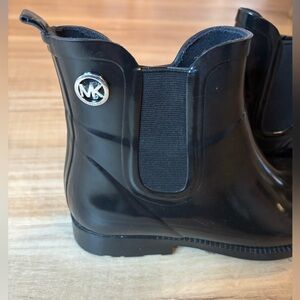 Michael Kors Glossy Black Chelsea Boots size 8